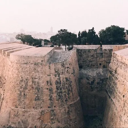 Luxury Charm, Sea-side, Pool Table By Haven & Keys Malta Апартаменты