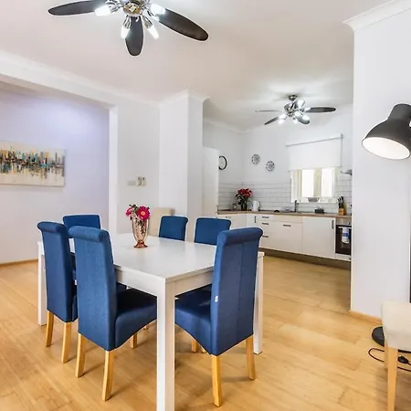 Luxury Charm - Sea Side - Pool Table Appartement