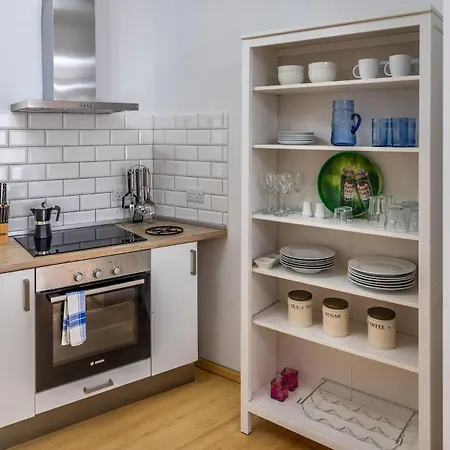 Luxury Charm, Sea-side, Pool Table By Haven & Keys Malta Apartment