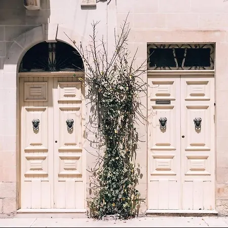 Luxury Charm, Sea-side, Pool Table By Haven & Keys Malta Apartmán Sliema