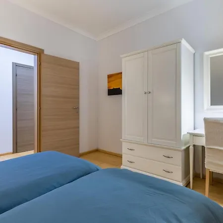 Luxury Charm, Sea-side, Pool Table * Sliema