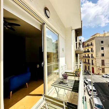 Luxury Charm, Sea-side, Pool Table By Haven & Keys Malta Apartmán