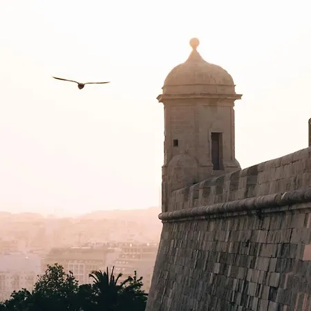 Luxury Charm, Sea-side, Pool Table By Haven & Keys Malta Apartment Sliema