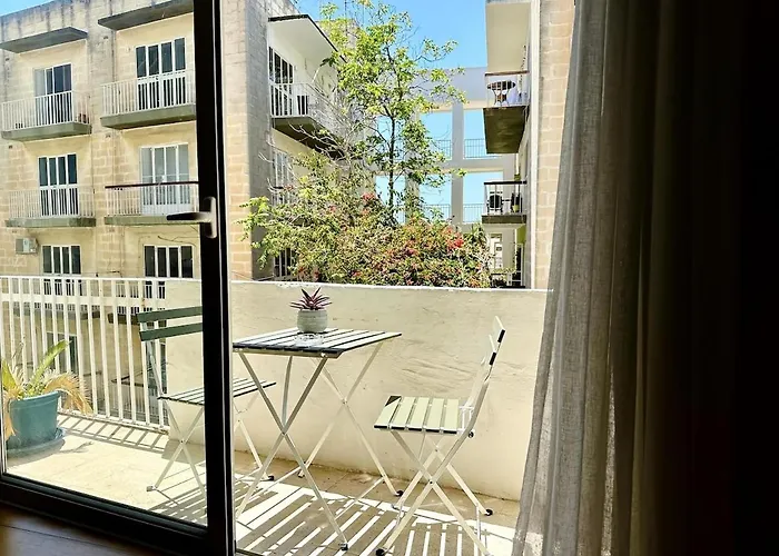 Luxury Charm, Sea-side, Pool Table By Haven & Keys Malta Appartement Sliema