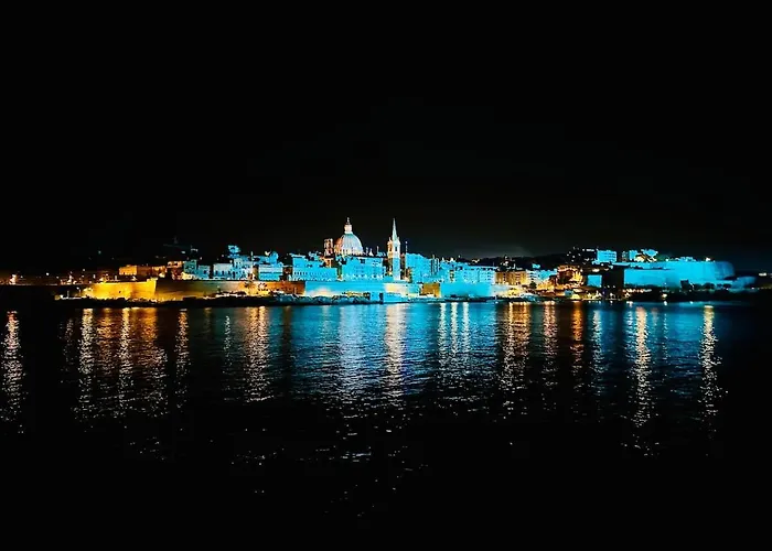 Luxury Charm, Sea-side, Pool Table By Haven & Keys Malta Apartman *