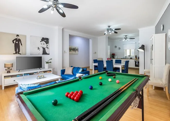 Luxury Charm, Sea-side, Pool Table By Haven & Keys Malta Apartman Sliema