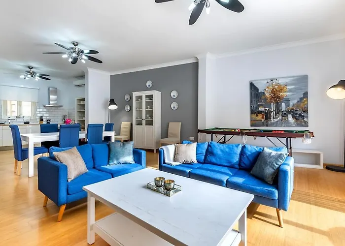 Luxury Charm, Sea-side, Pool Table By Haven & Keys Malta Apartman