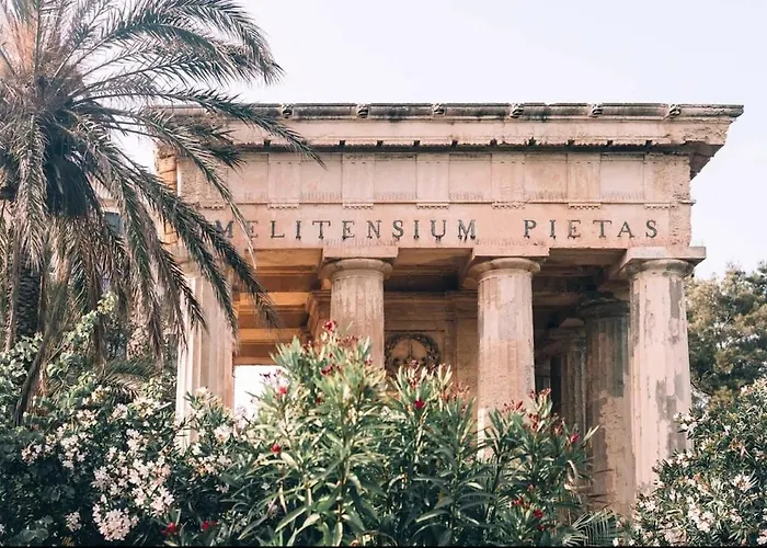 Luxury Charm, Sea-side, Pool Table By Haven & Keys Malta Apartman *