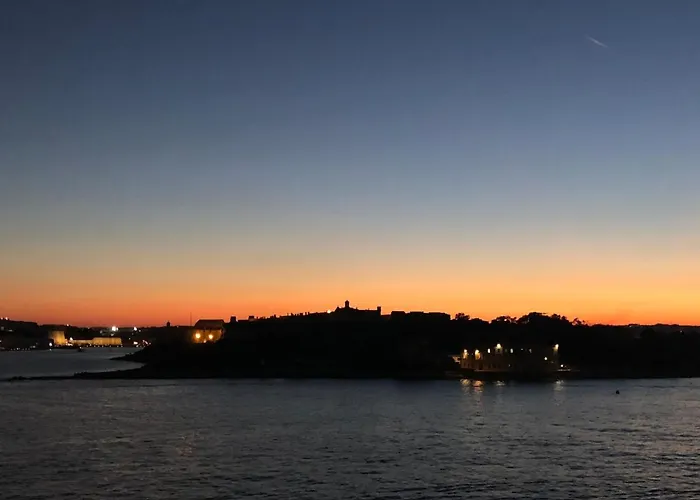 Apartman Luxury Charm, Sea-side, Pool Table By Haven & Keys Malta Sliema