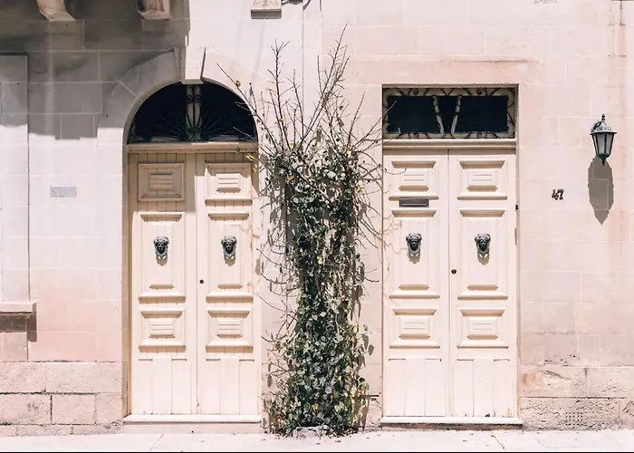 Luxury Charm, Sea-side, Pool Table By Haven & Keys Malta Appartement Sliema