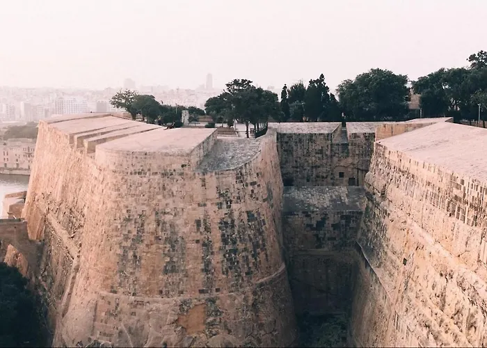Luxury Charm, Sea-side, Pool Table By Haven & Keys Malta Appartement