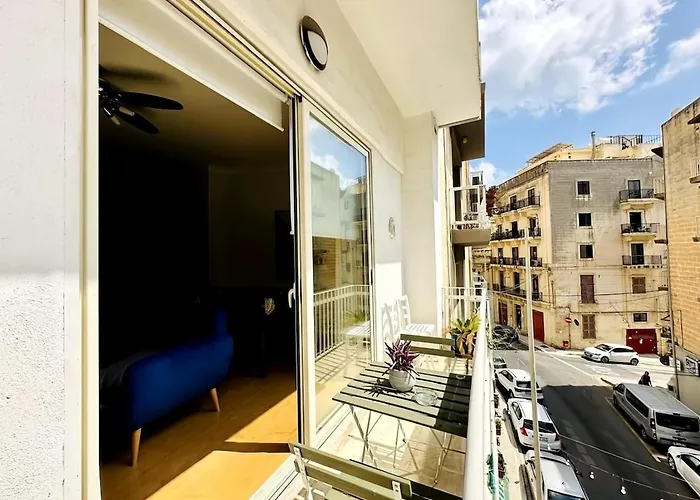 Luxury Charm, Sea-side, Pool Table By Haven & Keys Malta Apartman