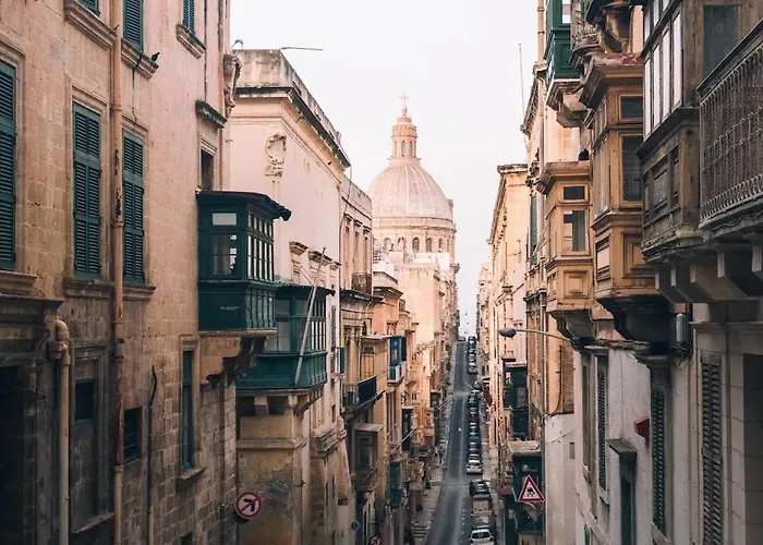 Luxury Charm, Sea-side, Pool Table By Haven & Keys Malta Apartman