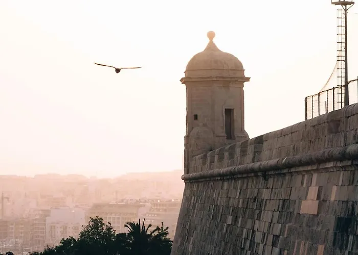 Luxury Charm, Sea-side, Pool Table By Haven & Keys Malta Apartman Sliema