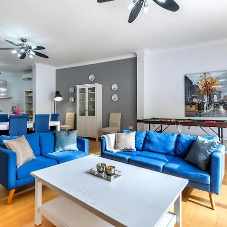 Luxury Charm - Sea Side - Pool Table Apartament
